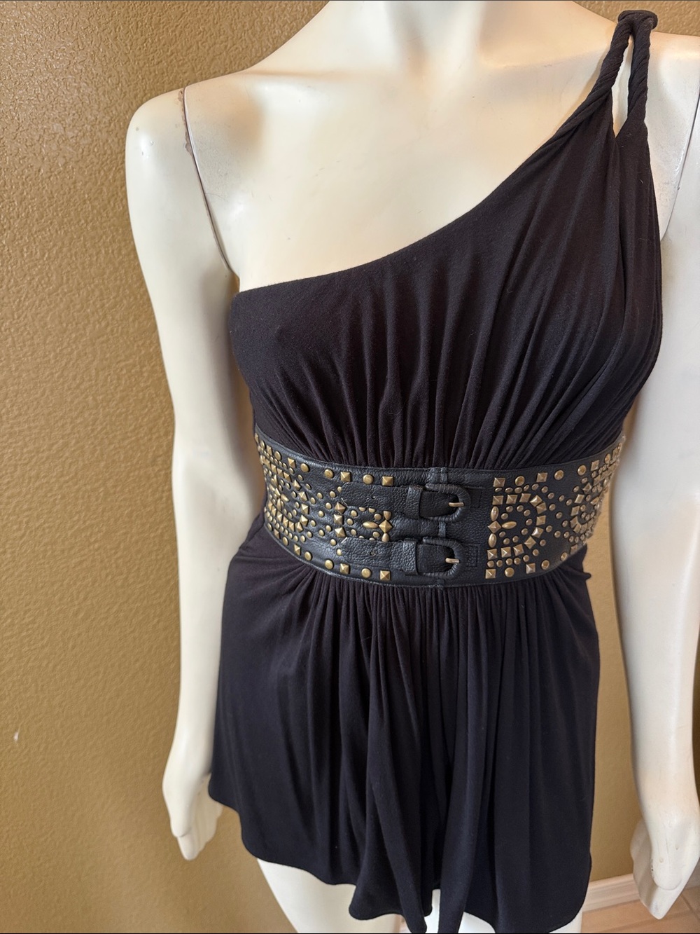 Y2K Vintage Sky One-Shoulder Black Top with Gold Studded Waist
